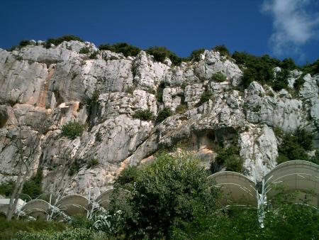 l'entr�e de la grotte des demoiselles